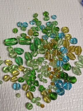 ❤️3/$10❤️P6 - Mixed Vintage Glass Bead Lot in Green, Blue & Yellow